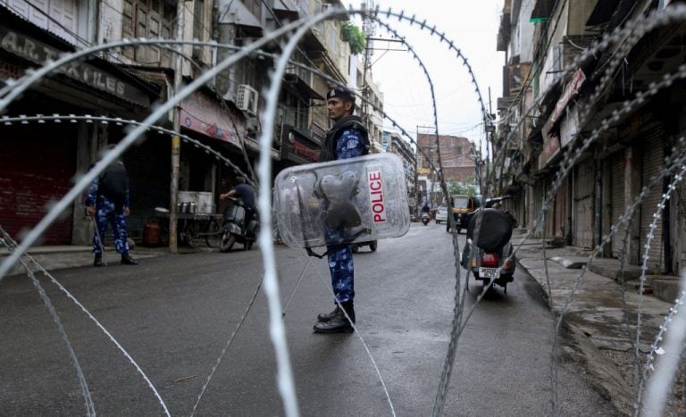 Curfew blockade continues in Kashmir