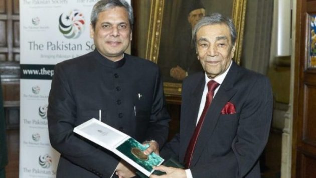 Renowned artist Zia Mohyeddin rewarded with ‘Jinnah Medal’