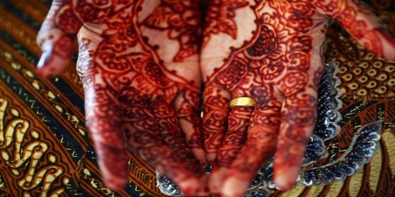 Indonesia raises the minimum age for brides to end child marriage