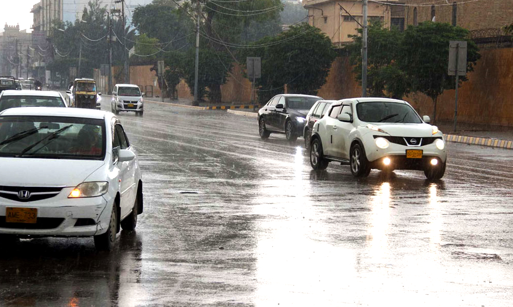 Heavy rain batters Karachi