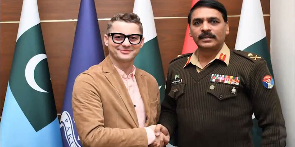 Pakistani tea is Fantastic, Akcent admits