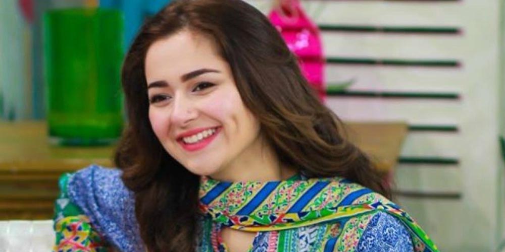 Dimple queen Hania Amir finds her look-alike