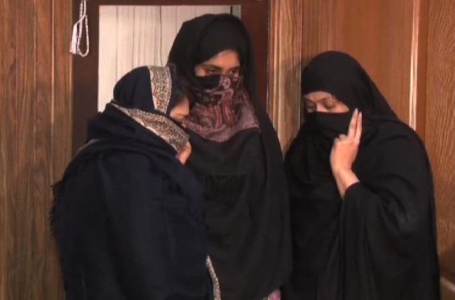 Karachi Robberies, three Housemaids, arrested by Police
