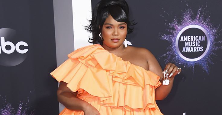 AMAs 2019: Lizzo’s diminutive purse erupts memes on the internet