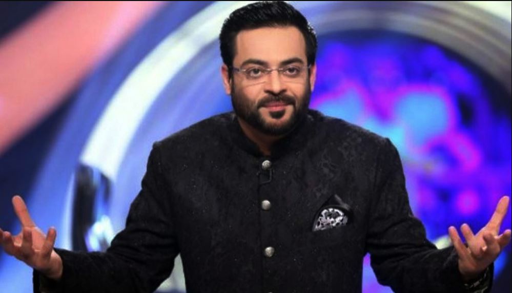 Aamir Liaquat on his way to PM’s office to offer his resignation