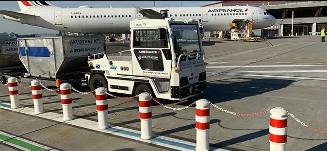 World’s first autonomous baggage tractor tested in France