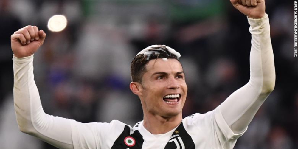 Cristiano Ronaldo achieves 2019 best player title at an award ceremony