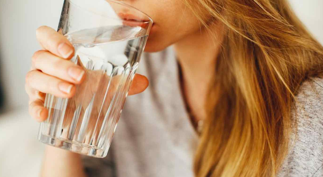 Drinking water only in morning can flush out toxins from body?
