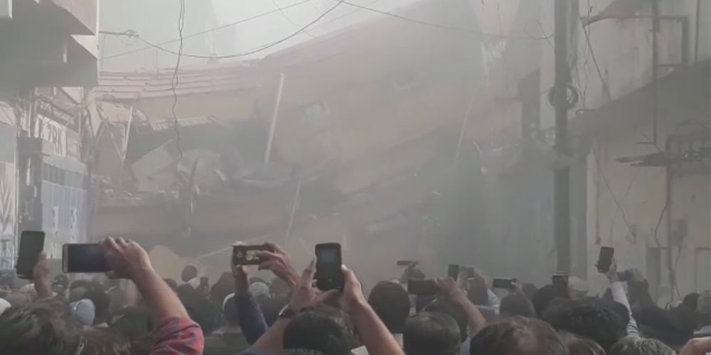 Building collapses in Karachi, No loss of life