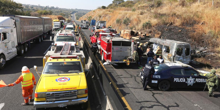 Mexico mini bus crash claims 14 lives