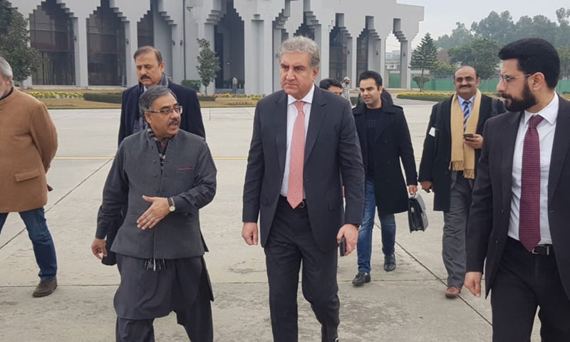 FM Qureshi conducts meeting with US lawmakers