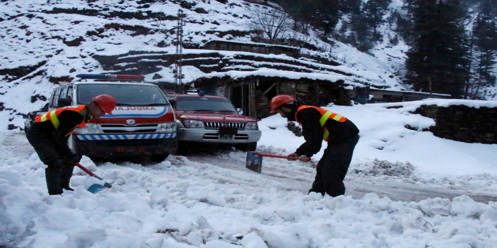 AJK death toll soars to 100 from snow-related incidents