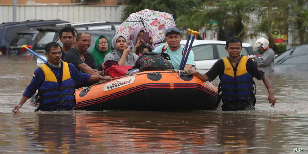 Indonesia floods kill 21, forced thousands to displace