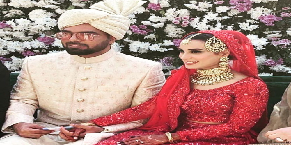 Newly-wed Iqra Aziz extends wishes on New Year