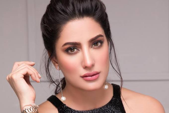 Mehwish Hayat slams critics by people who dislike her