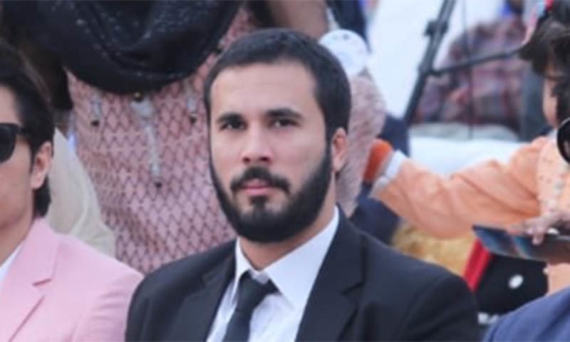 PM’s nephew Hassaan Niazi loses his temper after car accident