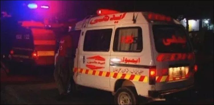 Shorkot: Mini truck collides with a trailer, 4 killed