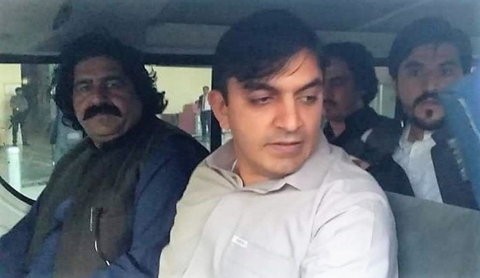 Police arrests MNA Mohsin Dawar and other protesters