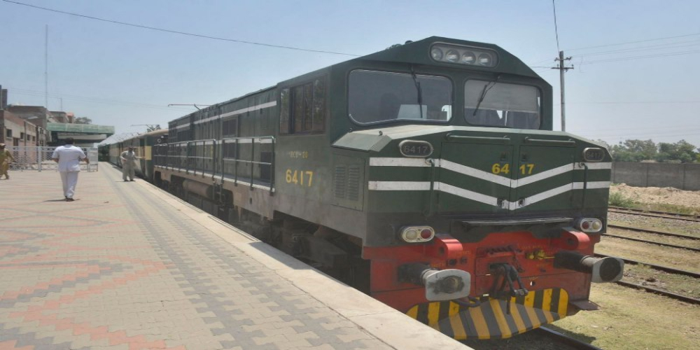 Two coaches of Allama Iqbal Express derail near Kotri in Sukkur