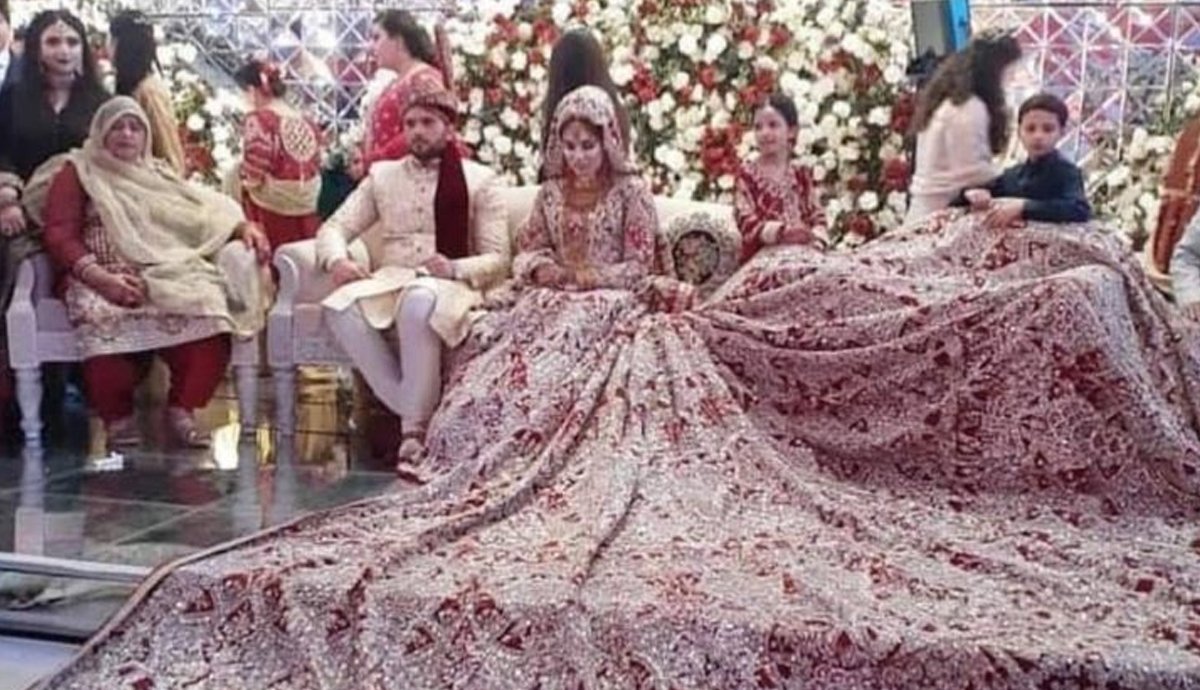 This Pakistani bride spent ‘extra’ money on her wedding by wearing a 100 kg bridal dress.