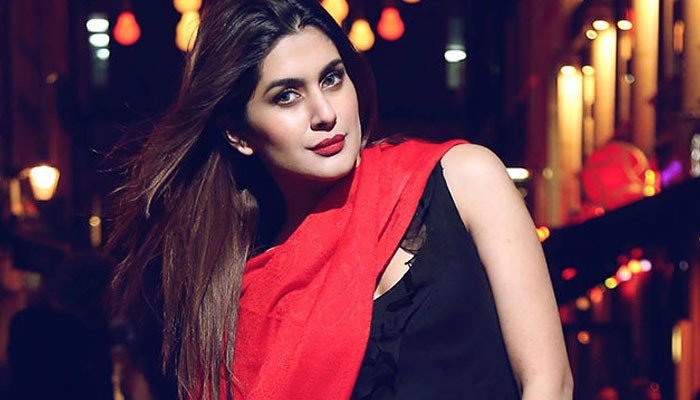 Kubra Khan looks fabulous in her sister’s Valima