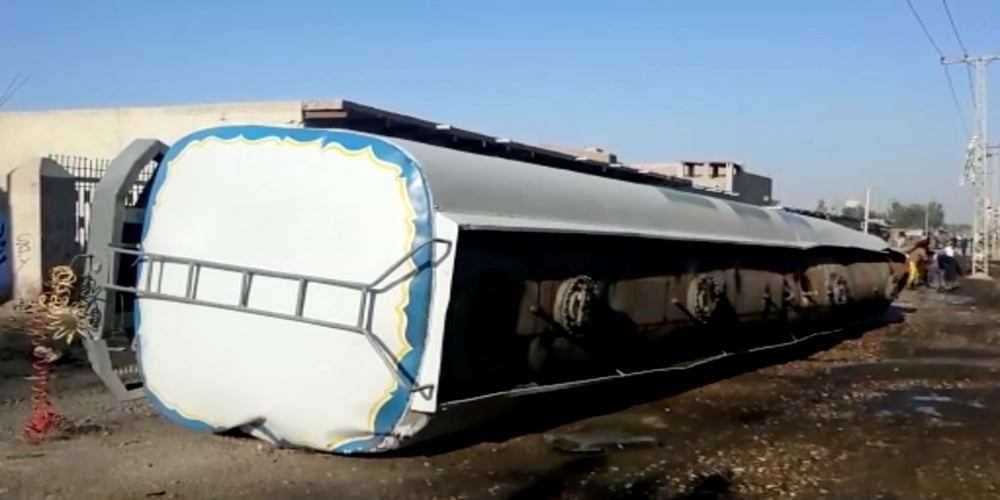 Oil Tanker overturns in Kandhkot