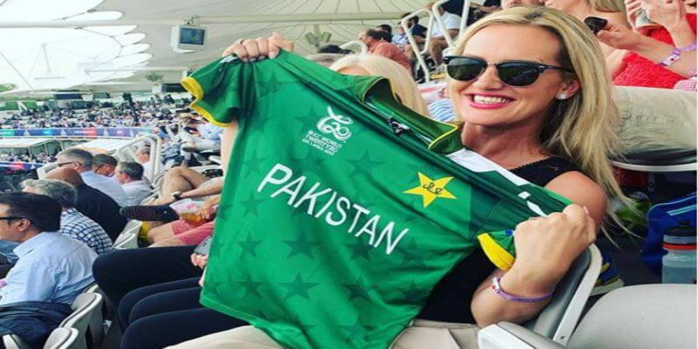 Shaniera Akram gets a special gift ahead of PSL 5