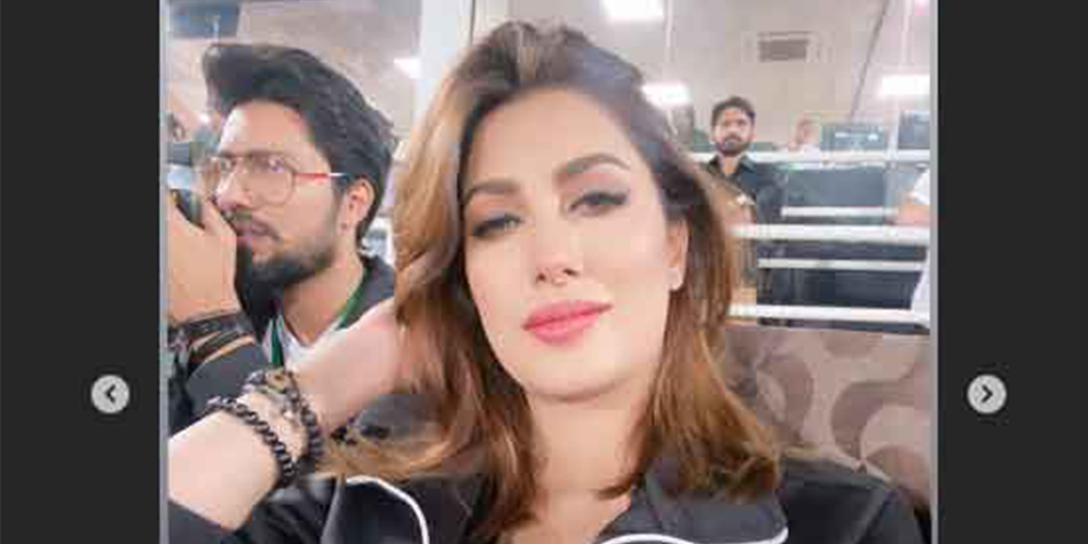 Mehwish Hayat shares Gorgeous selfie from PSL Opening Ceremony