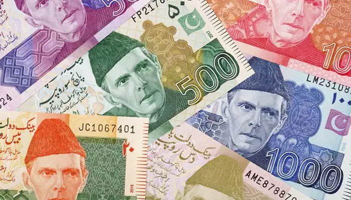 Banknotes may be spreading coronavirus, WHO suggests