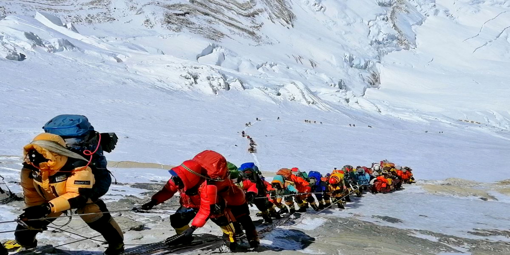 Mount Everest Closed for Climbing