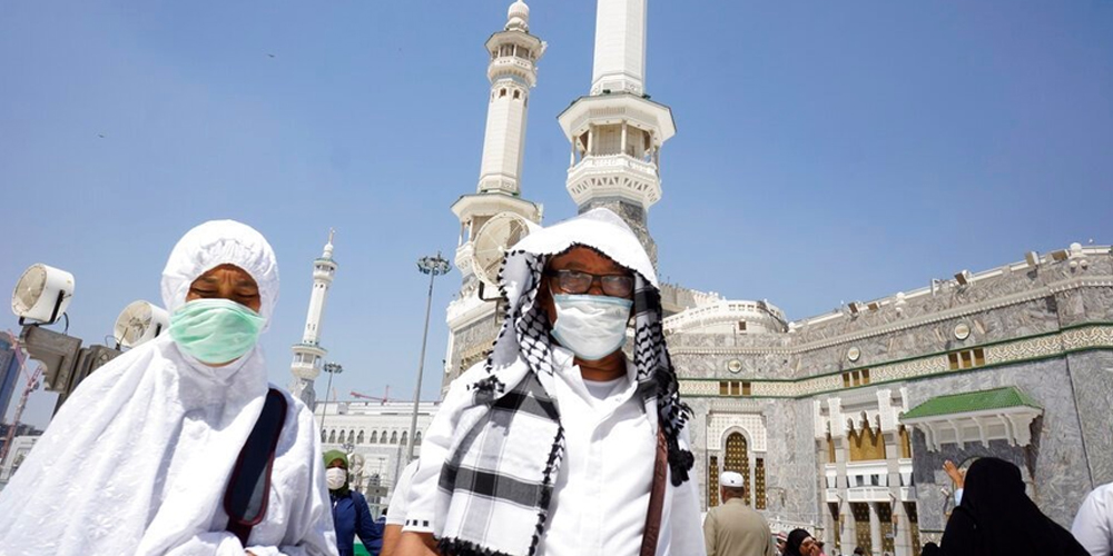Saudi Arabia suspends prayer in mosques over COVID-19