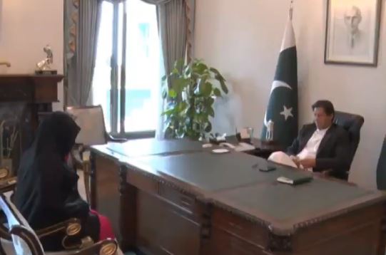 Prime Minister Imran Khan calls on religious scholar Tayyaba Khanum Bukhari