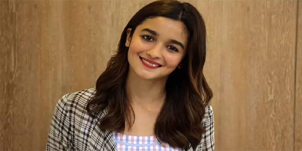 Alia Bhatt spotted making pudding in quarantine period