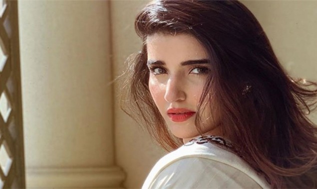 Hareem Farooq loves one of her shots from quarantine; have a look!