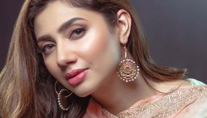 Mahira Khan promises to appear in a drama during #AskMahira session