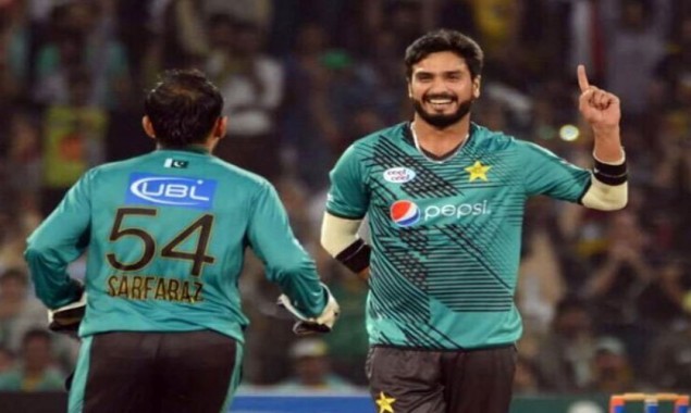 Rumman Raees auctioned his cricket memorabilia to donate Rs1 million for the needy