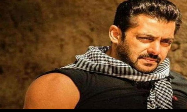 Salman Khan once again mesmerizes fans with his latest hit ‘Pyar Karona’