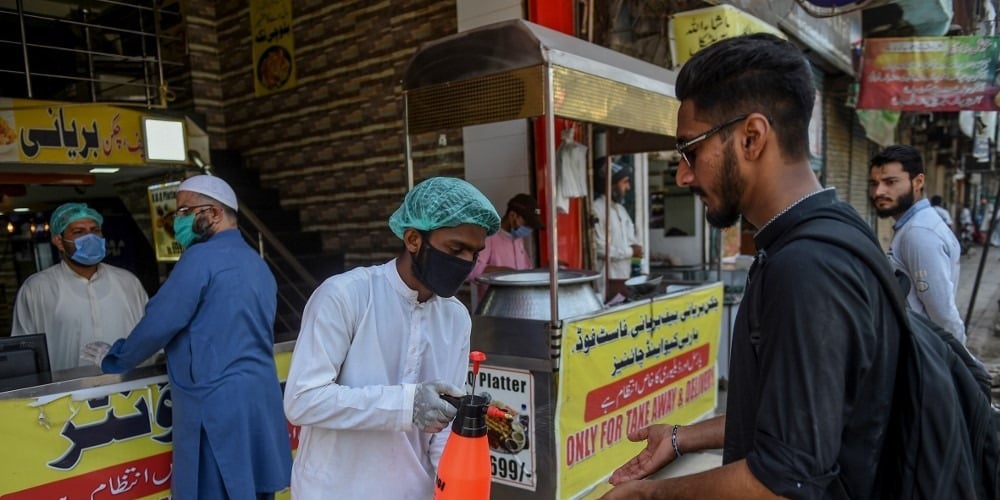 Karachi restaurants to open from 8pm to 5pm for takeaway service