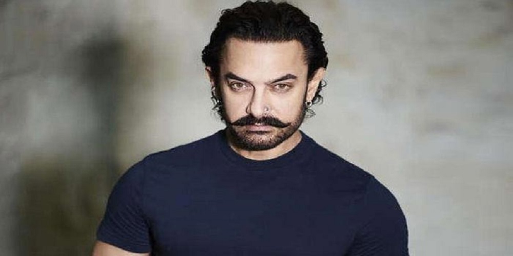 When Aamir Khan distributed wheat flour bags