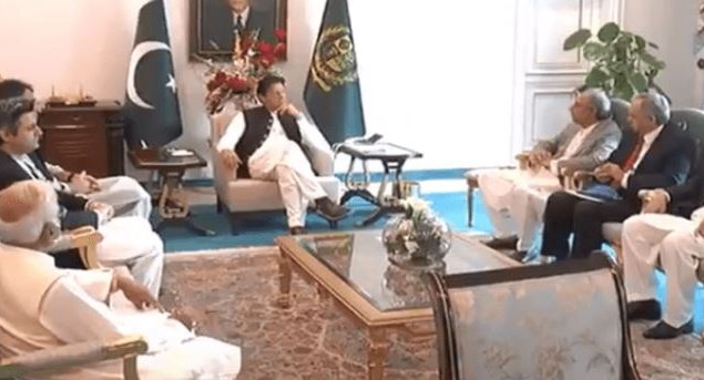 PM Imran Khan discusses economic crisis amidst Coronavirus lockdown