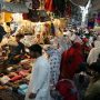 Authorities in Karachi reopen sealed markets for Eid shopping