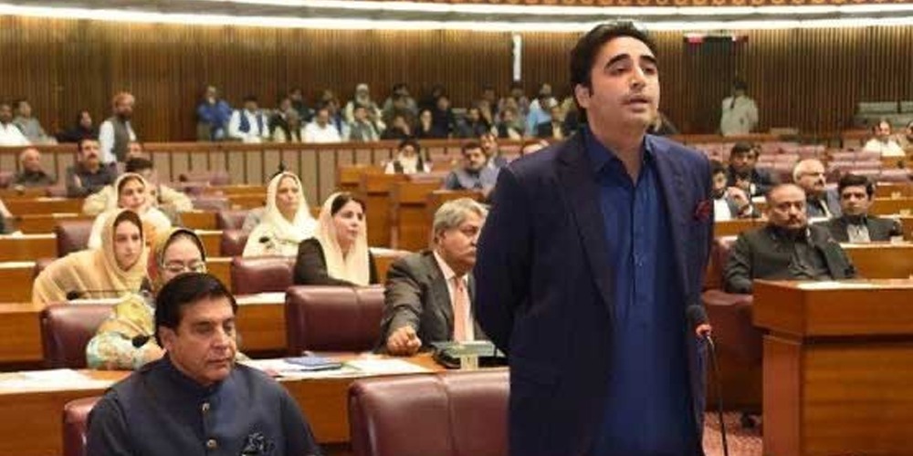 Bilawal calls PM Imran 'confused' while criticizing govt measures on coronavirus