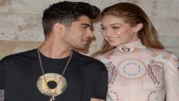 Gigi Hadid, Zayn Malik treat fans with their stunning mirror selfie