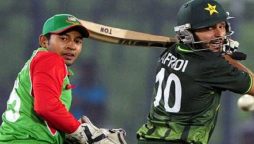 Shahid Afridi buys Bangladeshi player's bat to contribute to Covid-19 relief efforts.