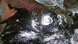 A super cyclonic storm likely to hit India, Several migrants evacuate eastern coast