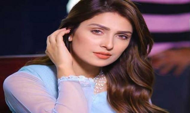 How did Ayeza Khan get opportunity to make her career in showbiz?