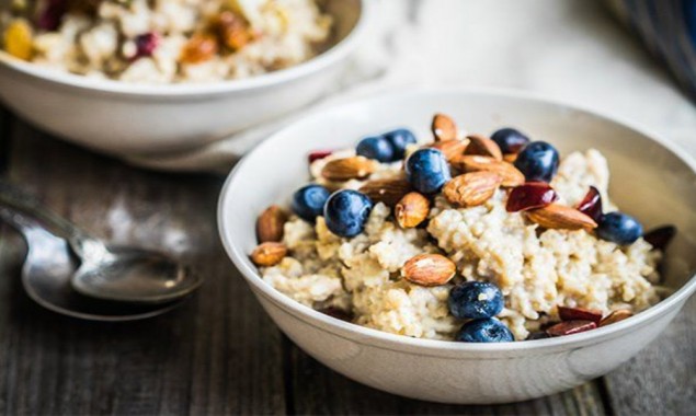 A bowl of porridge in breakfast can have countless health benefits