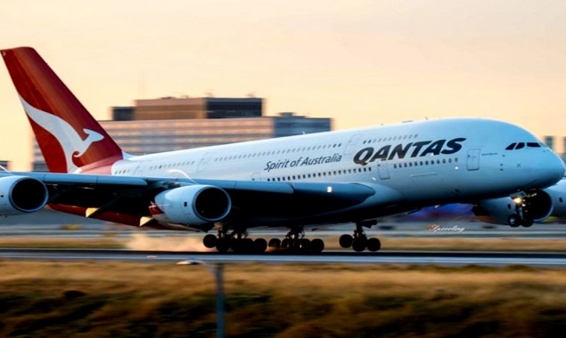 Australia halts international sales of Qantas Airlines