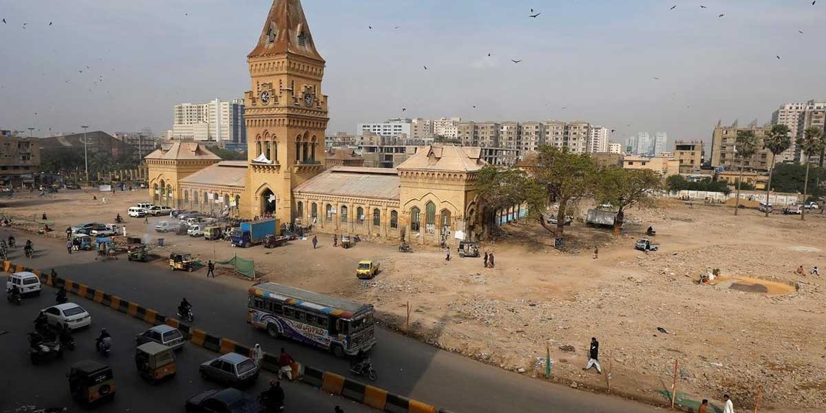 Sindh govt to seal coronavirus hotspots in Karachi