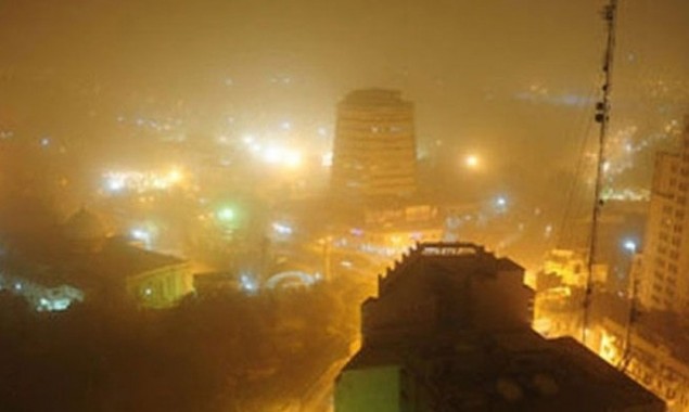 Dust storm hits different parts of Karachi